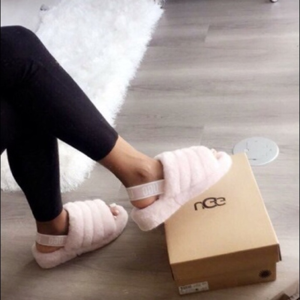 New ✨ UGG Fluff Yeah Slide Size 7